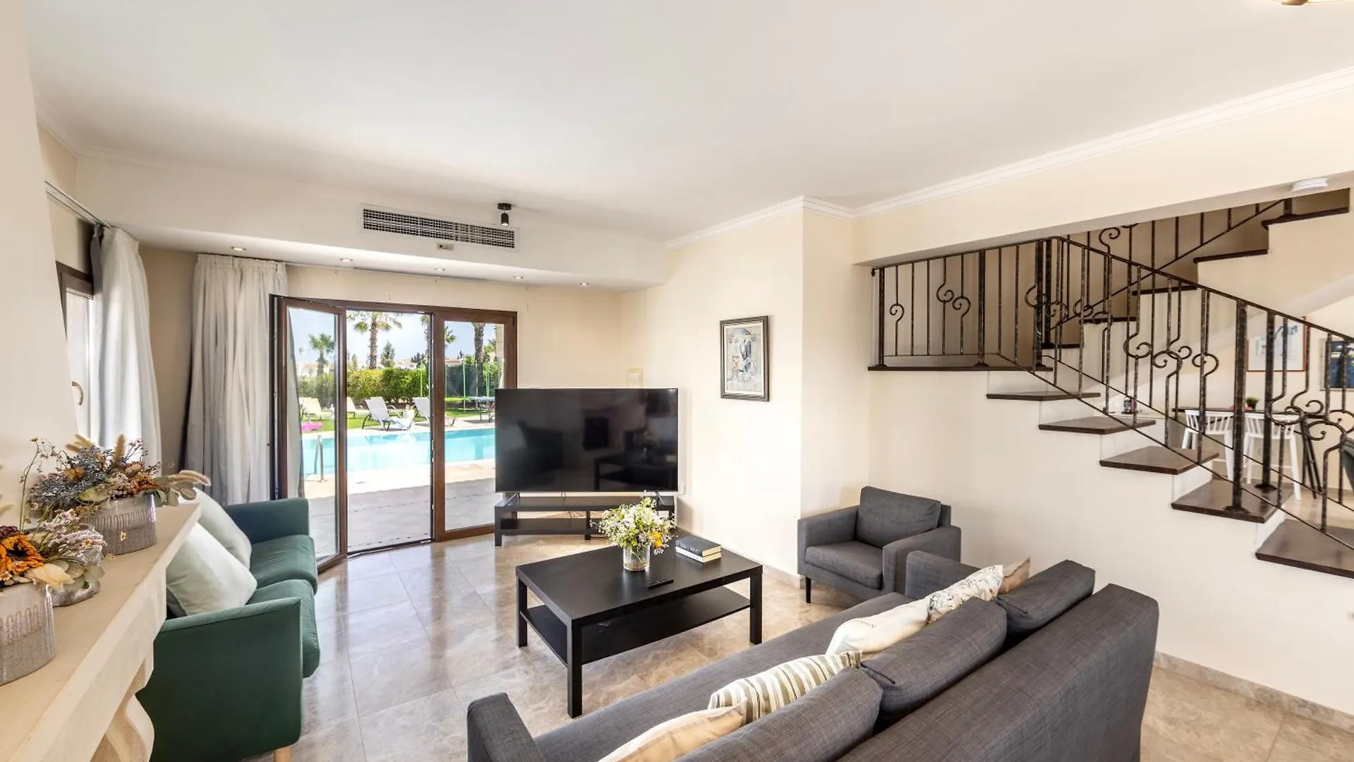 Villa Sunnyvillas: 4Br Seafront Villa*Private Pool*Bw44 Protaras Chipre